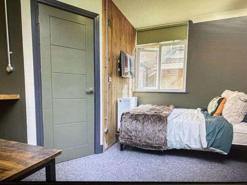 1 bedroom  Room to rent