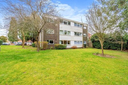 Glen Eyre Road, 2 bedroom Flat to rent, &pound;1,200 pcm