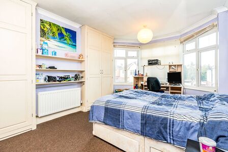 Blenheim Gardens, 4 bedroom House to rent, &pound;1,950 pcm