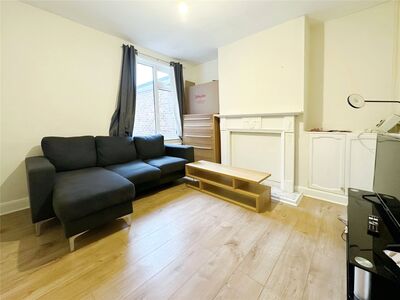 Dover Street, 4 bedroom Mid Terrace House to rent, £1,600 pcm