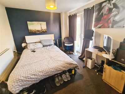 1 bedroom Mid Terrace Room to rent