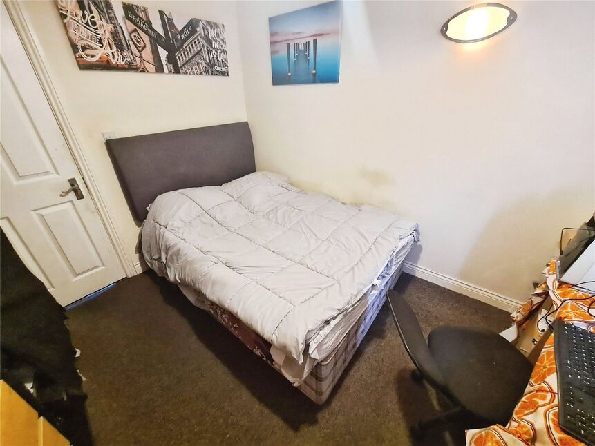 1 bedroom Mid Terrace Room to rent