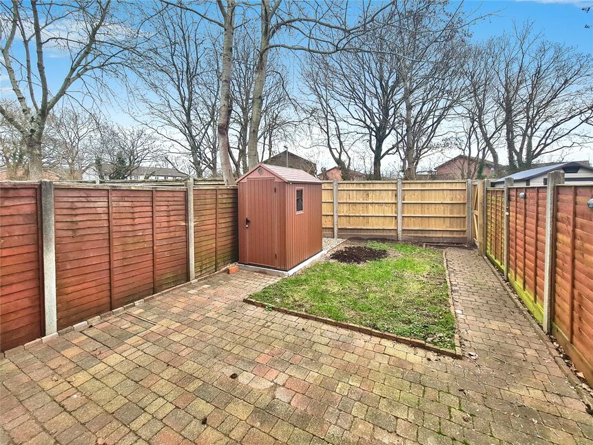 2 bedroom Mid Terrace Property to rent, Serle Close, Totton, SO40 £