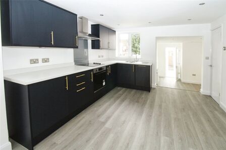 Northcote Road, 3 bedroom Mid Terrace House for sale, £315,000