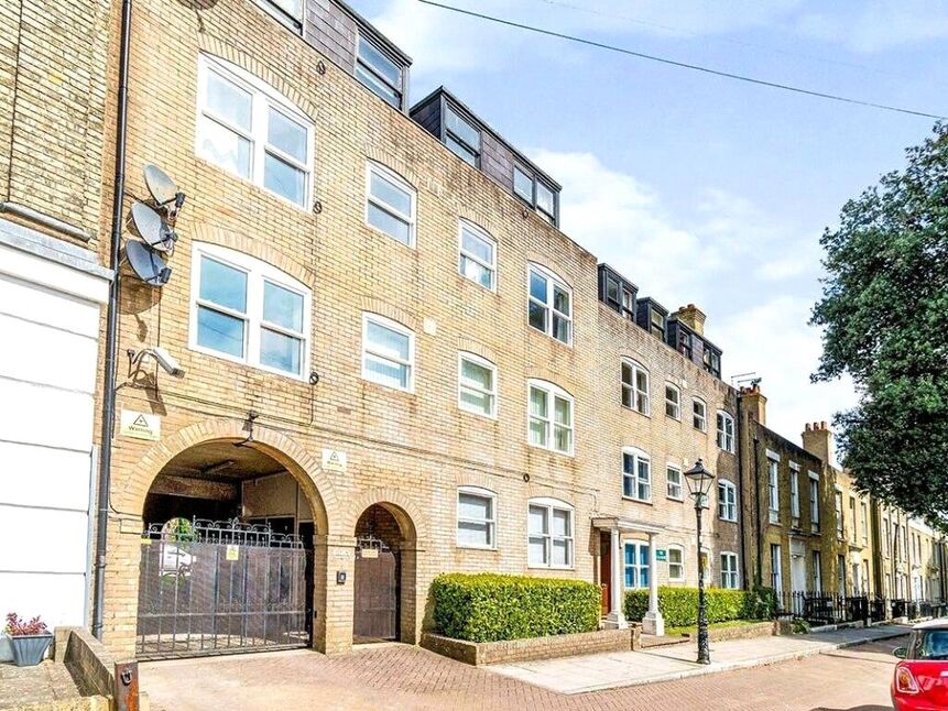 Main image of 2 bedroom Flat for sale, Cranbury Terrace, Southampton, Hampshire, SO14