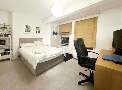 Southampton, 5 bedroom Mid Terrace House to rent, £2,300 pcm