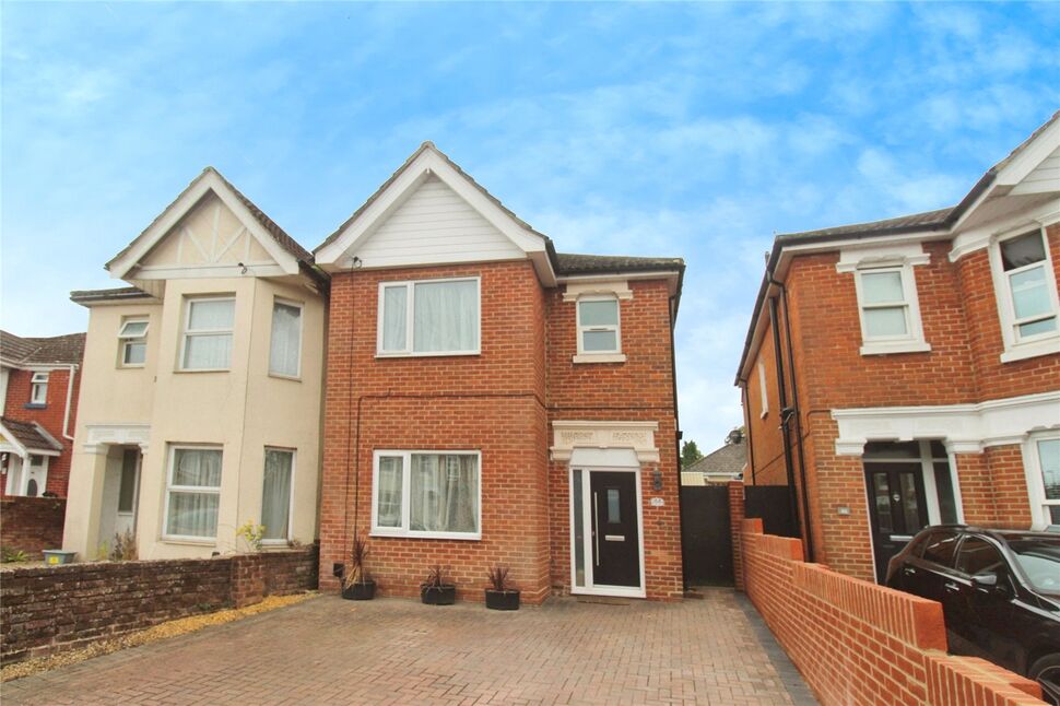 Main image of 3 bedroom Semi Detached House for sale, Oakley Road, Southampton, Hampshire, SO16