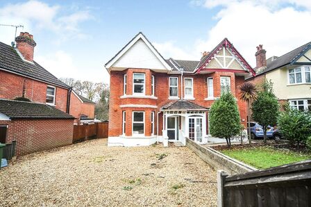Church Lane, 6 bedroom Semi Detached House to rent, £2,860 pcm