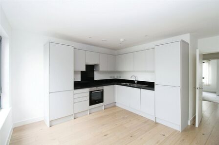 Royal Crescent Road, 2 bedroom  Flat for sale, £250,000