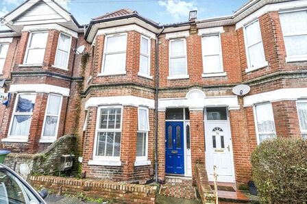 Tennyson Road, 1 bedroom  Flat to rent, £1,170 pcm