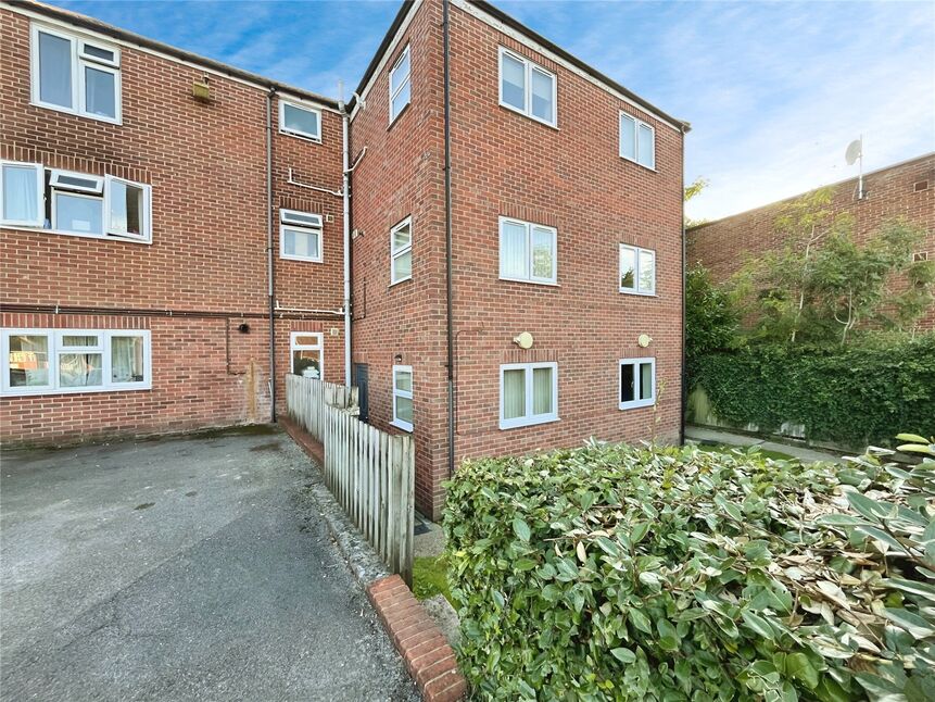 Main image of 2 bedroom  Flat to rent, Bitterne Road West, Southampton, Hampshire, SO18