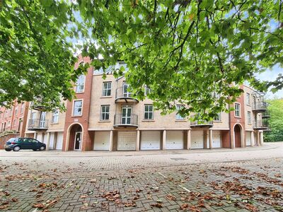 Alcantara Crescent, 2 bedroom Flat to rent, &pound;1,450 pcm