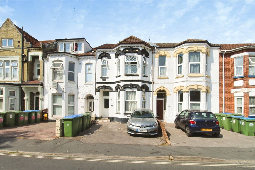 Main image of 8 bedroom Mid Terrace House for sale, The Polygon, Southampton, Hampshire, SO15