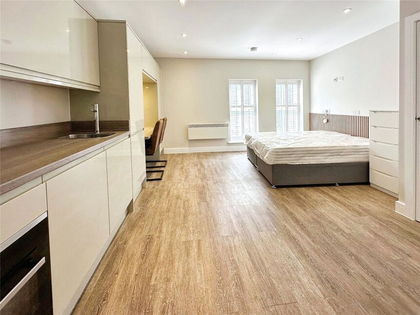 Main image of  Flat to rent, Canute Road, Southampton, Hampshire, SO14