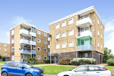 Burke Drive, 2 bedroom  Flat to rent, £970 pcm