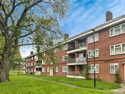 Evenlode Road, 2 bedroom Flat to rent, &pound;1,200 pcm