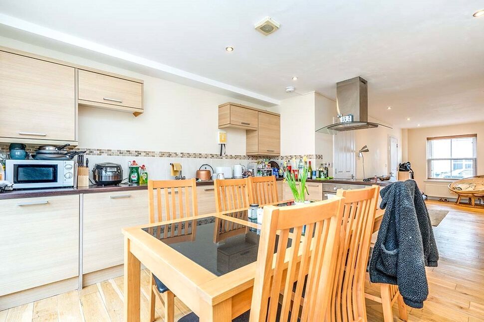 Main image of 3 bedroom Mid Terrace House to rent, Dover Street, Southampton, Hampshire, SO14