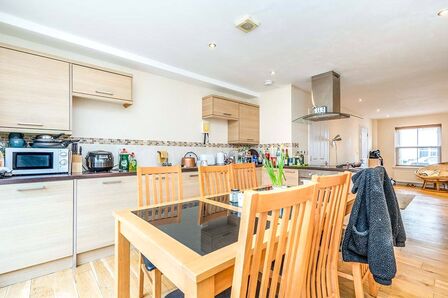 Dover Street, 3 bedroom Mid Terrace House to rent, £1,850 pcm