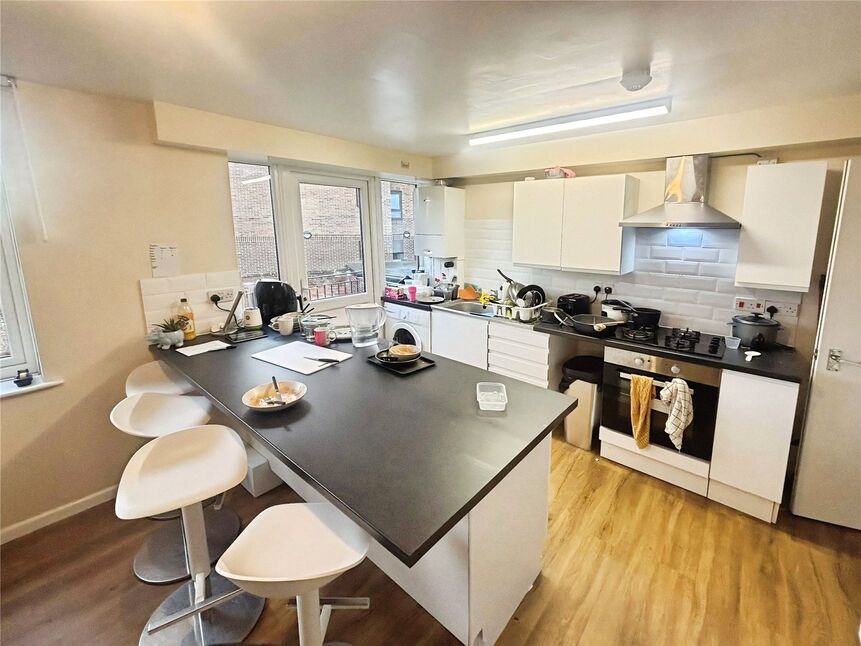 Main image of 5 bedroom  Flat to rent, Brookvale Road, Southampton, Hampshire, SO17