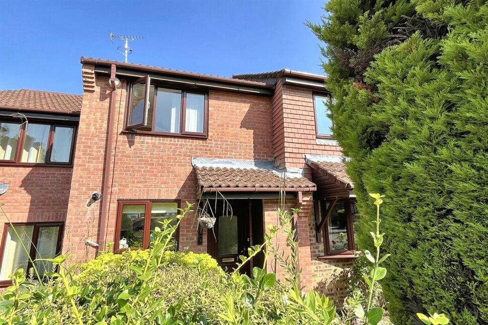 Main image of 2 bedroom Mid Terrace House to rent, Tresillian Gardens, West End, Hampshire, SO18