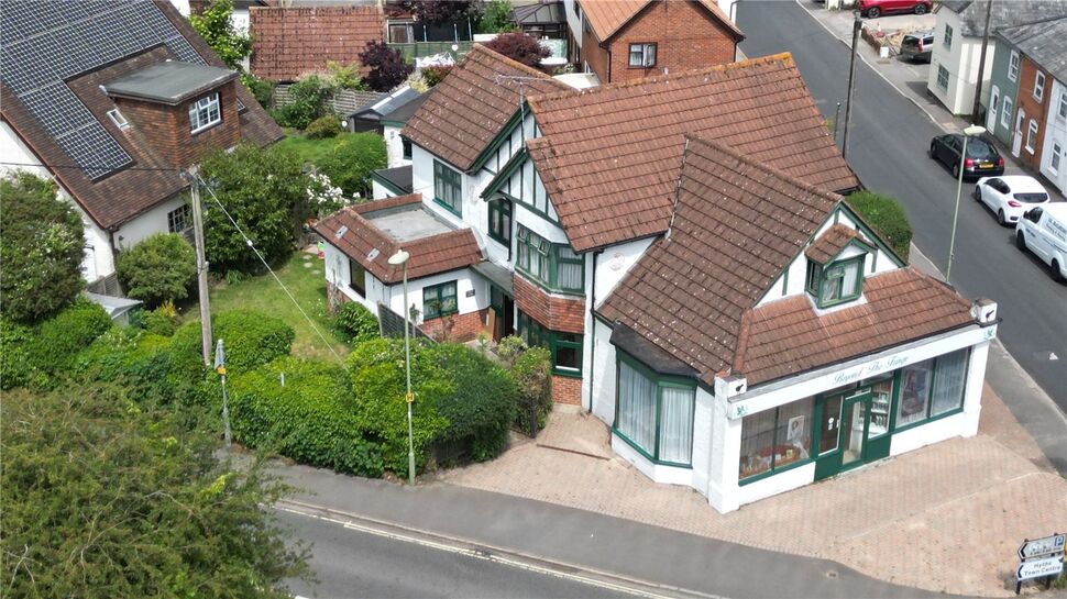 Main image of 4 bedroom Detached House for sale, New Road, Hythe, Hampshire, SO45