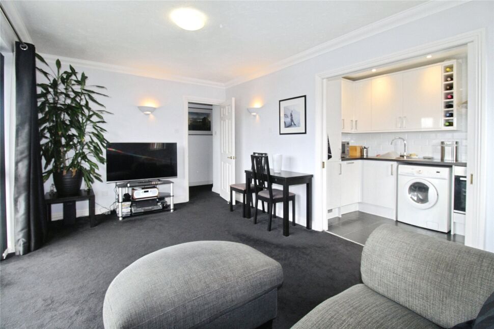 Main image of 2 bedroom Flat for sale, Pacific Close, Southampton, Hampshire, SO14