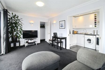 Pacific Close, 2 bedroom  Flat for sale, £250,000