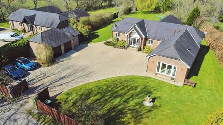 Landford, 4 bedroom Detached House for sale, £1,100,000