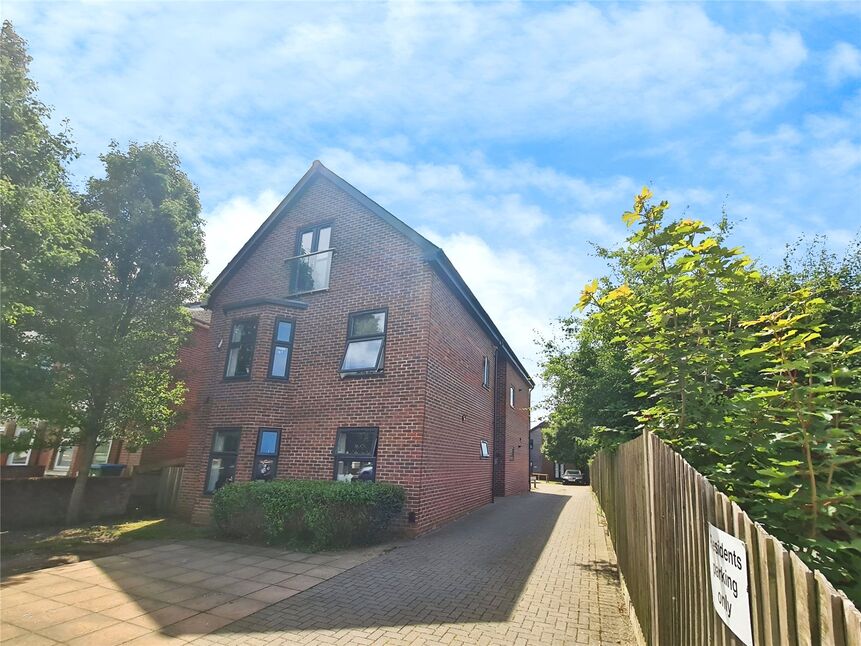 Main image of 1 bedroom Flat to rent, Waterloo Road, Southampton, Hampshire, SO15