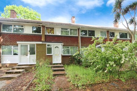 Petworth Gardens, 3 bedroom Mid Terrace House for sale, £310,000