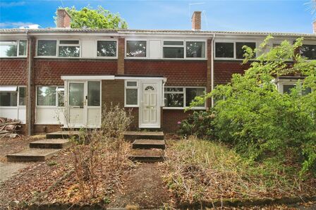 3 bedroom Mid Terrace House for sale