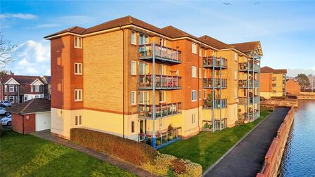 Quayside Road, 2 bedroom  Flat for sale, £220,000