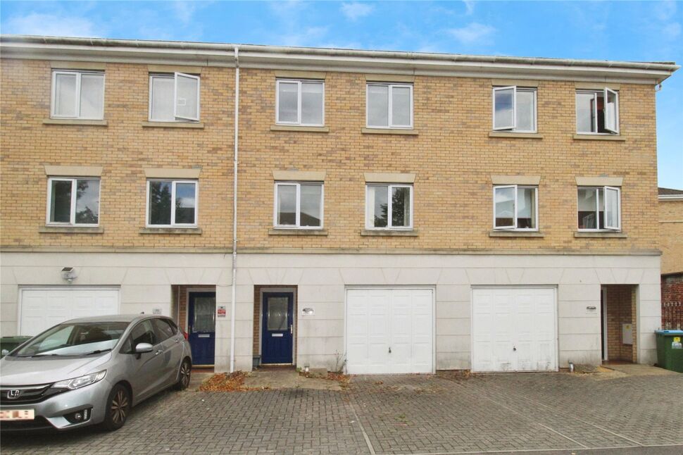 Main image of 4 bedroom Mid Terrace House for sale, The Dell, Southampton, Hampshire, SO15