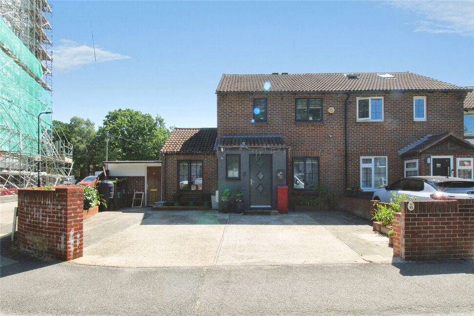 Main image of 4 bedroom Semi Detached House for sale, Tunstall Road, Southampton, Hampshire, SO19