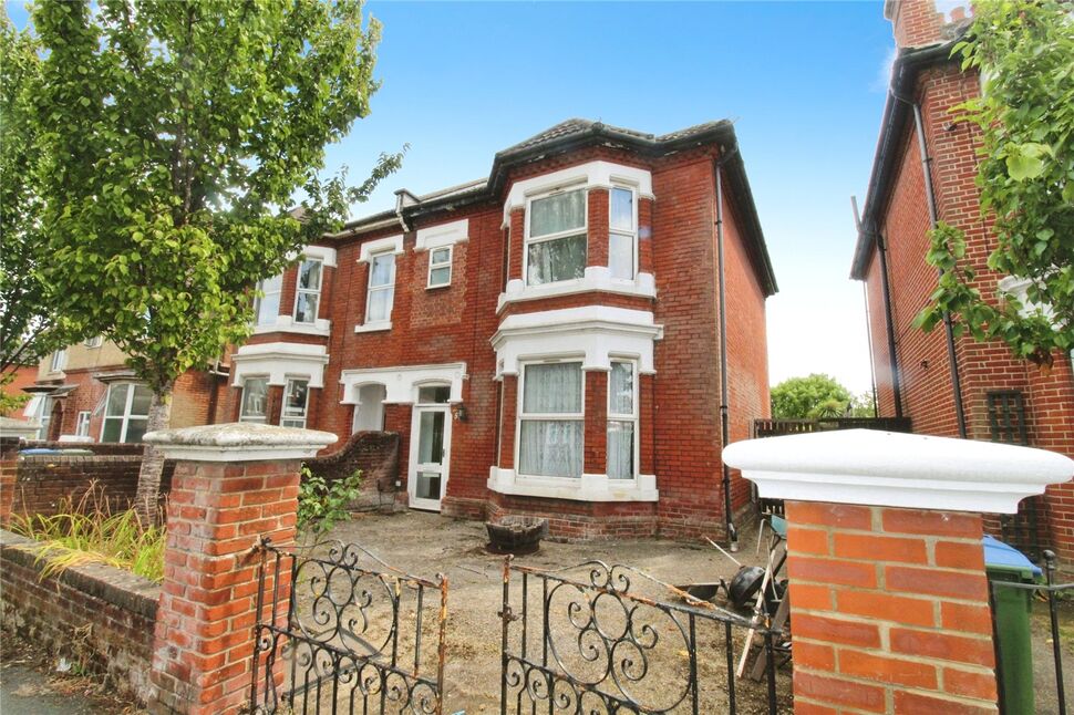 Main image of 4 bedroom Semi Detached House for sale, Alma Road, Southampton, Hampshire, SO14