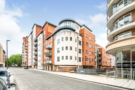 Lower Canal Walk, 1 bedroom  Flat to rent, £900 pcm