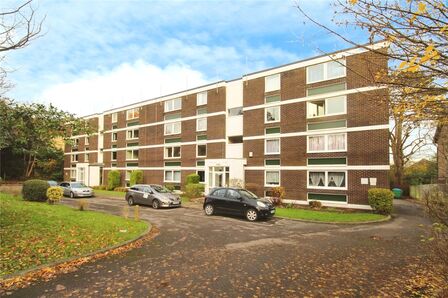 Elm Close, 2 bedroom  Flat for sale, £150,000