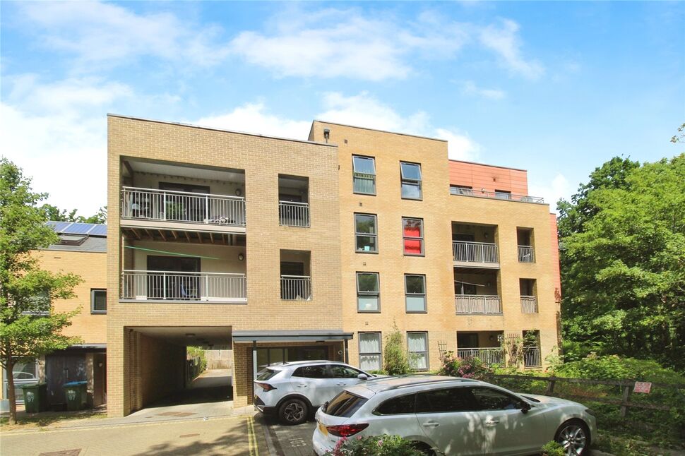 Main image of 2 bedroom  Flat for sale, Mansfield Park Street, Southampton, Hampshire, SO18