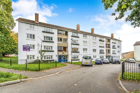Lower Brownhill Road, 2 bedroom  Flat to rent, £1,150 pcm