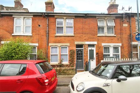 Kent Street, 2 bedroom Mid Terrace House to rent, £1,350 pcm