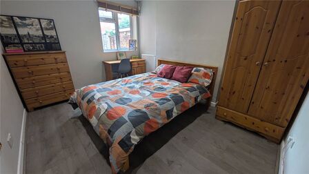 1 bedroom  Room to rent