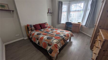 1 bedroom  Room to rent