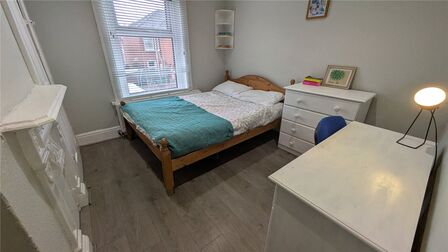 1 bedroom  Room to rent
