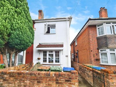 Adelaide Road, 2 bedroom Semi Detached House to rent, £1,300 pcm