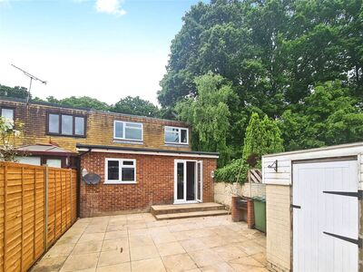 Arnheim Close, 4 bedroom Mid Terrace House to rent, £2,150 pcm