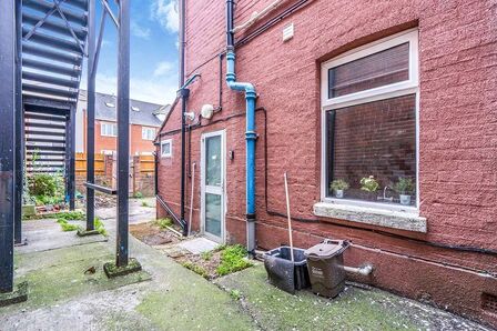 Desborough Road, 1 bedroom  Flat to rent, £1,295 pcm