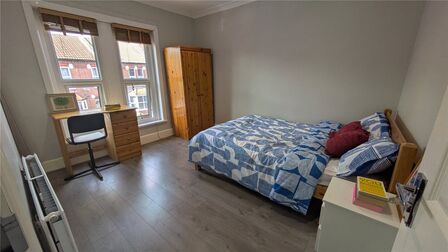 1 bedroom  Room to rent