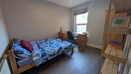 1 bedroom  Room to rent