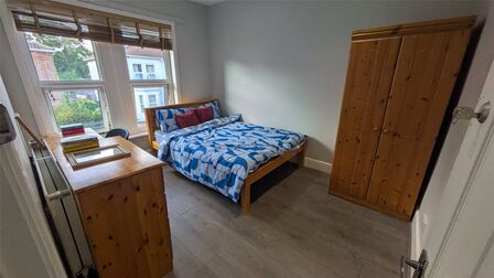 1 bedroom  Room to rent