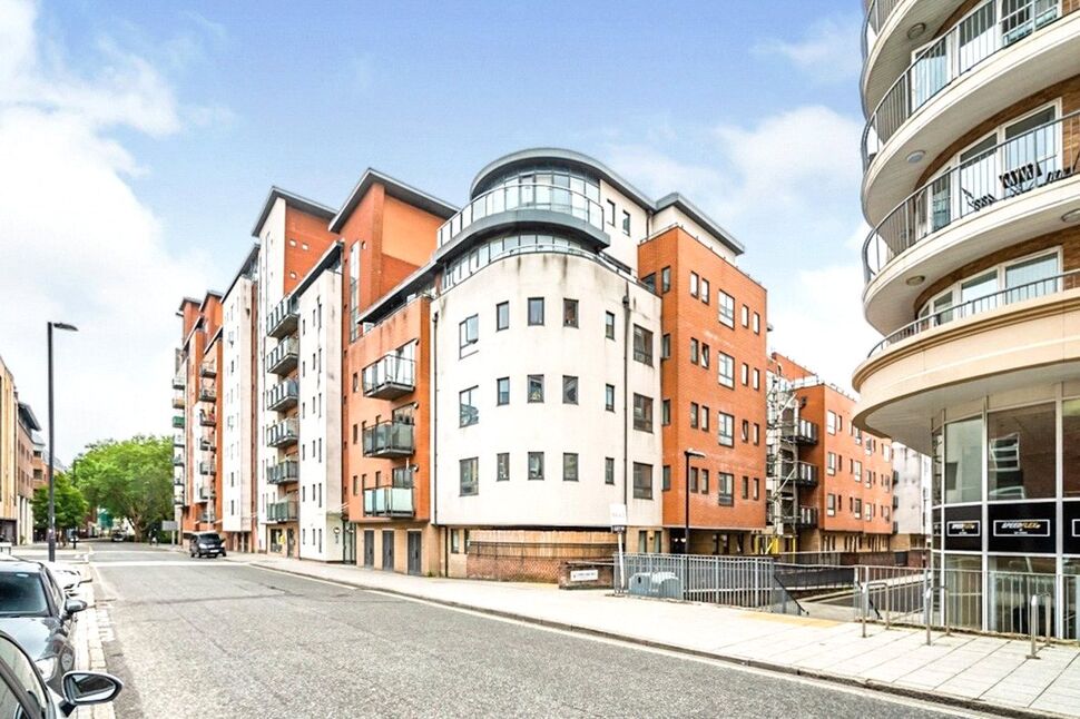 Main image of 2 bedroom  Flat to rent, Lower Canal Walk, Southampton, Hampshire, SO14